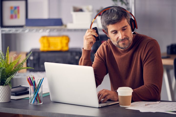 ¿Una taza de café o una buena canción para trabajar?