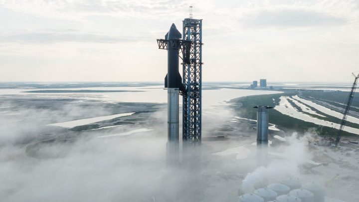 Un problema técnico deja en tierra el potente cohete de SpaceX