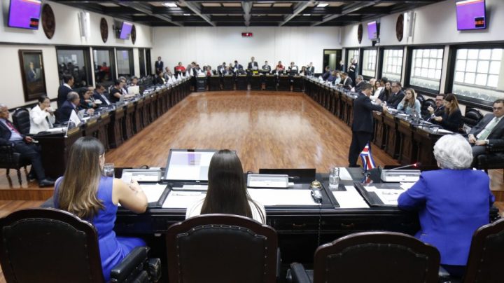 Diputados de Costa Rica a GPT-4: 