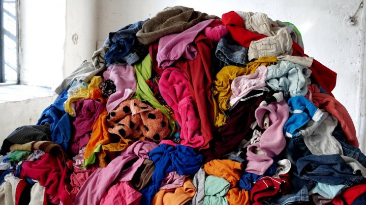 MMA crea comité para enfrentar crisis de desechos textiles
