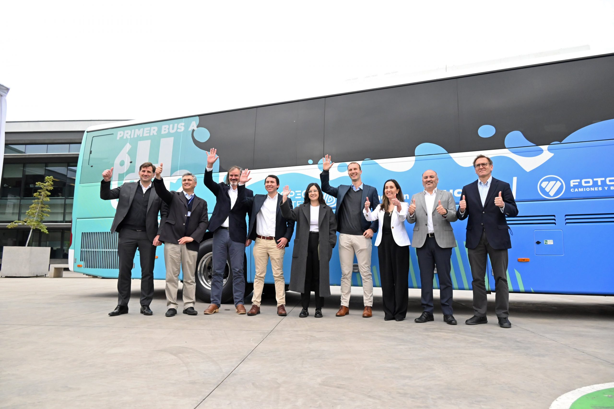 Presentan primer bus impulsado por hidrógeno verde