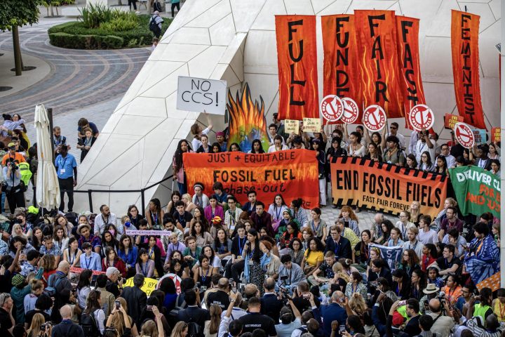 COP28 se extiende tras desacuerdos por combustibles fósiles