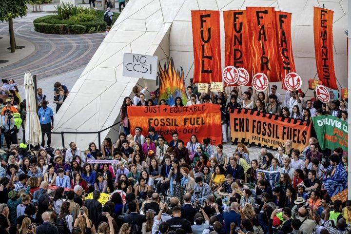 COP28 se extiende tras desacuerdos por combustibles fósiles