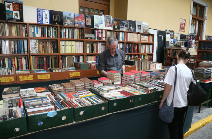 Regresa la Feria del Libro Usado en la Universidad Mayor