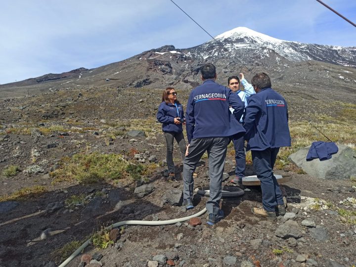 Sernageomin firma convenio para fortalecer monitoreo volcánico