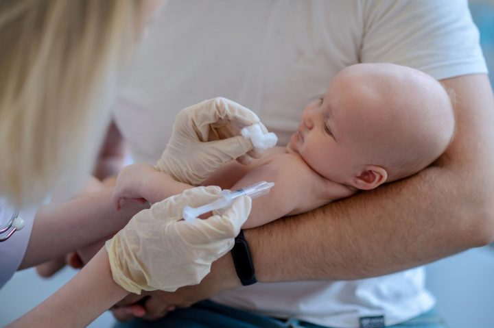 Dosis contra virus sincicial se ofrecerán gratis en vacunatorios