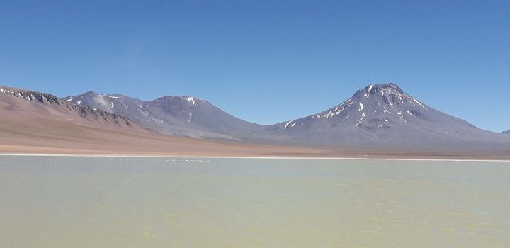 Volcanóloga estudia la “personalidad” del activo volcán Lascar