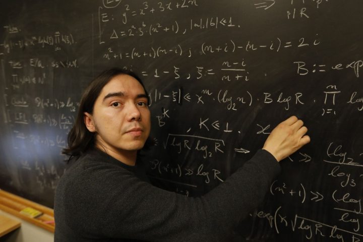 Matemático UC resolvió problema de casi un siglo de antigüedad