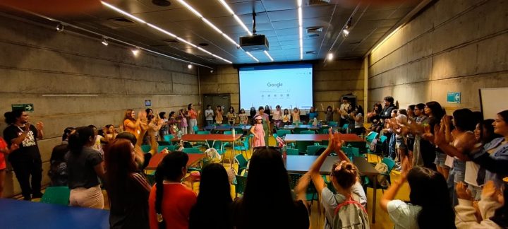 Niñas chilenas destacan en concurso de tecnología internacional