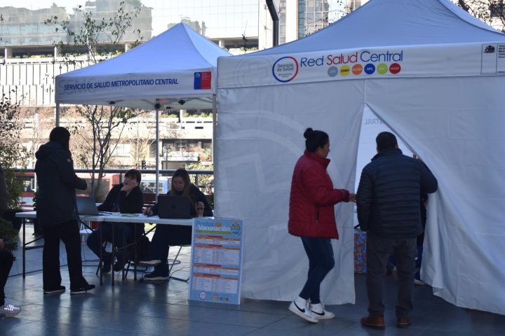 Dónde vacunarte contra la influenza y COVID-19 en Santiago