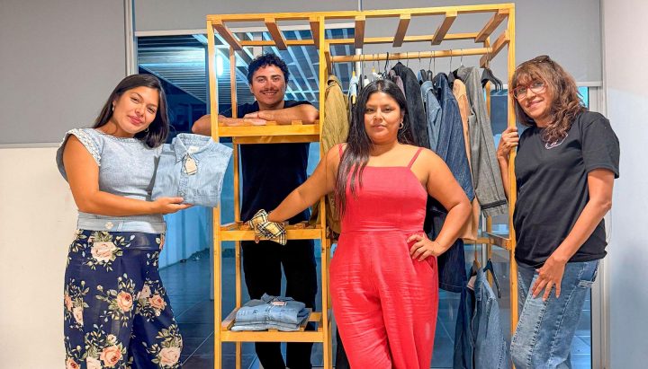 Desierto Vestido: Cómo un grupo de jóvenes combate la contaminación textil de Atacama