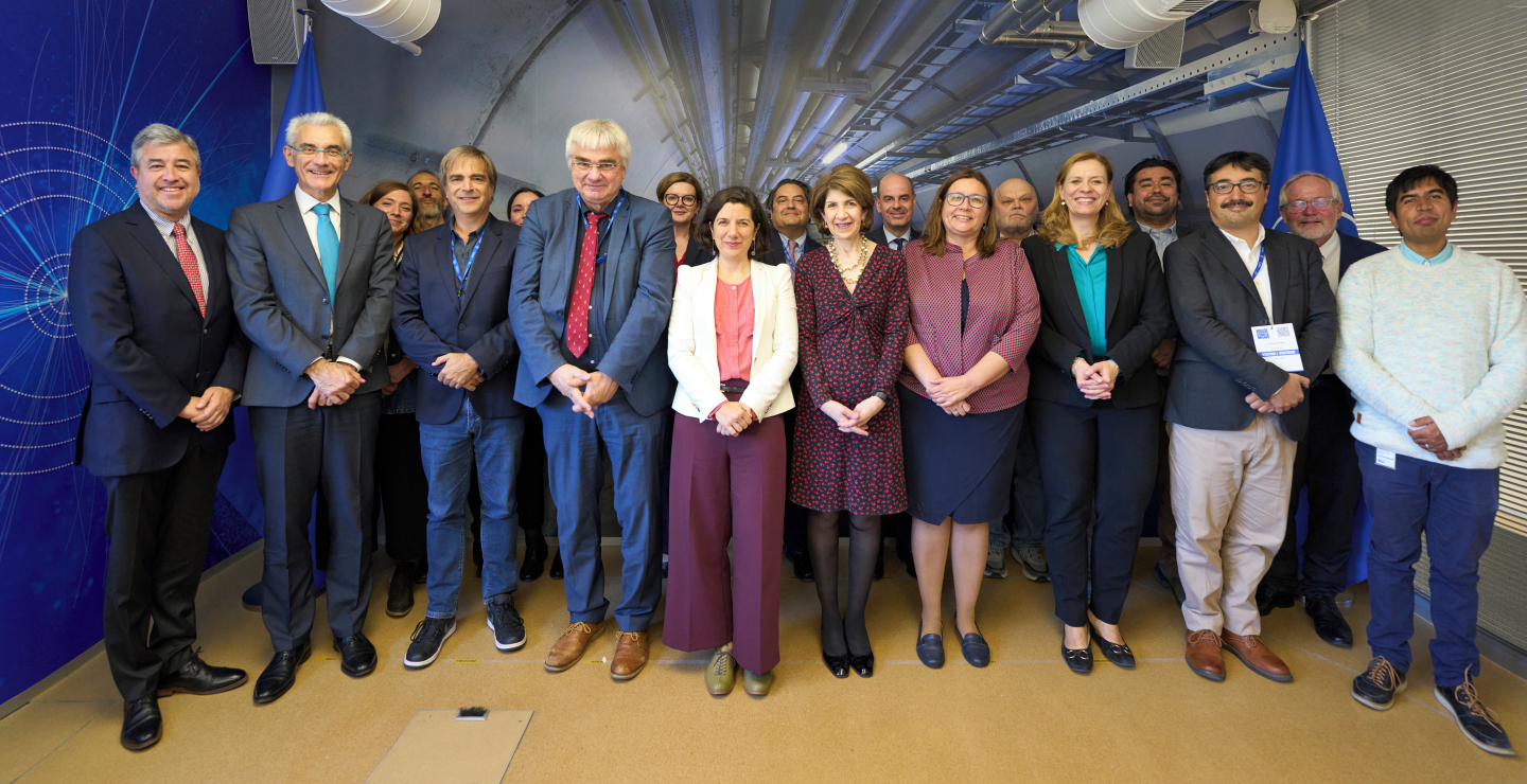Chile firma acuerdo de admisión como Estado Miembro Asociado al CERN
