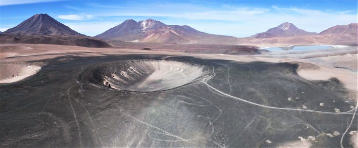 Aguas que circulan bajo depósitos volcánicos del altiplano chileno podrían ser ricas en Litio