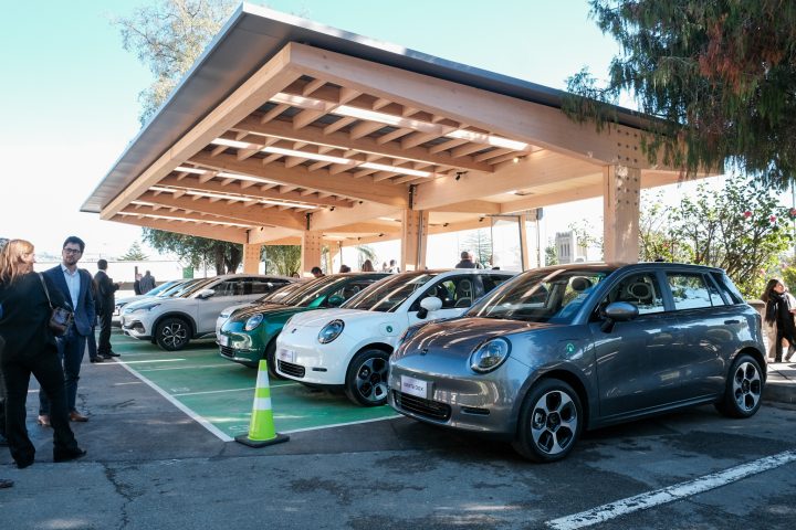 USM inaugura estación solar de carga para vehículos eléctricos