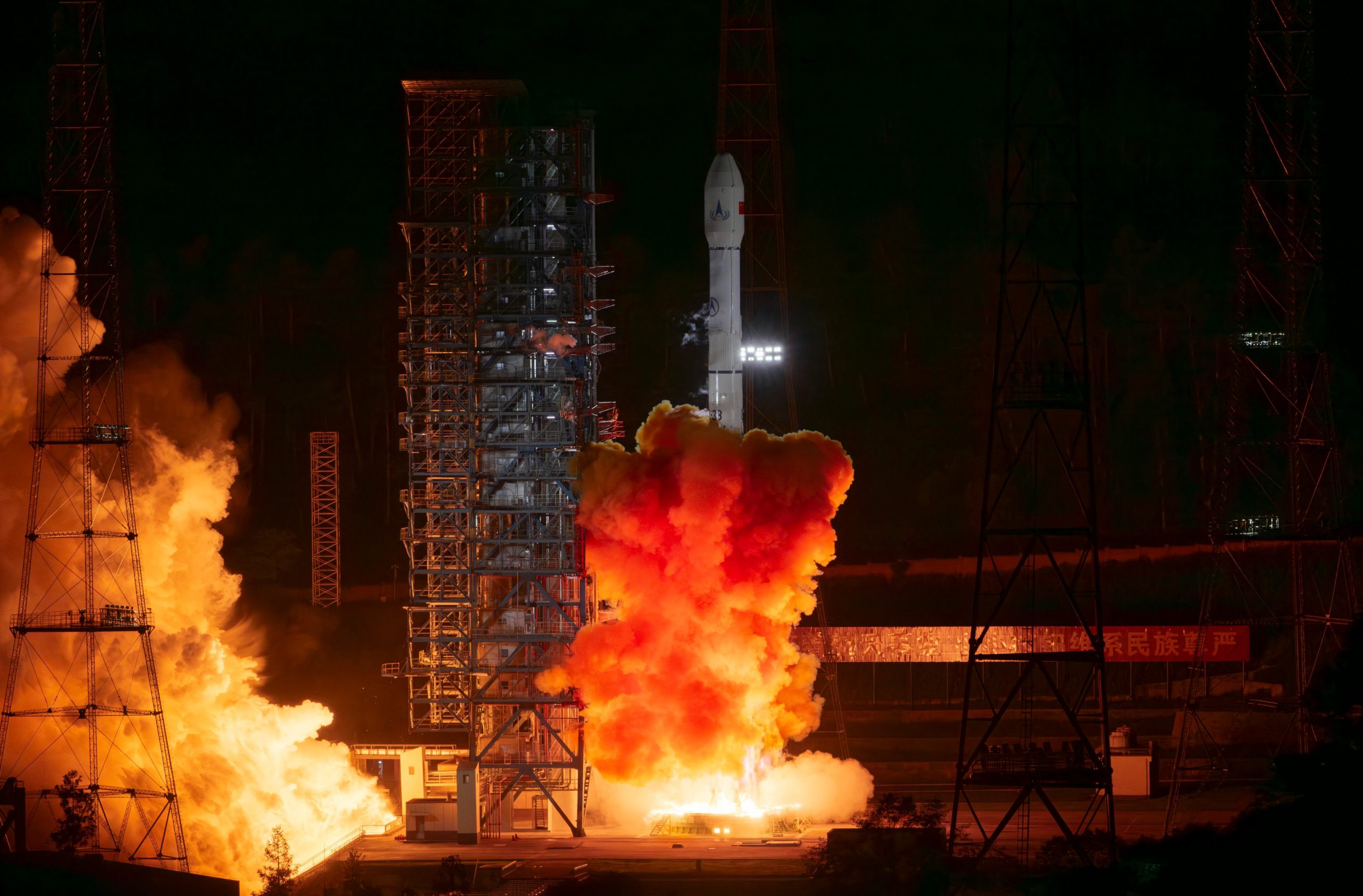 China lanza histórica misión Tianwen-2 para capturar muestras de un asteroide