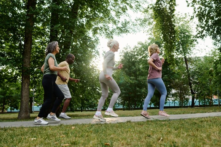 Estudio revela que el ejercicio entre los 45 y 65 años puede ayudar a prevenir el alzhéimer