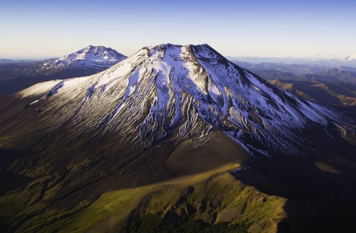 Tierra de Volcanes: Gestión del riesgo volcánico en Chile y el rol de la memoria ante desastres