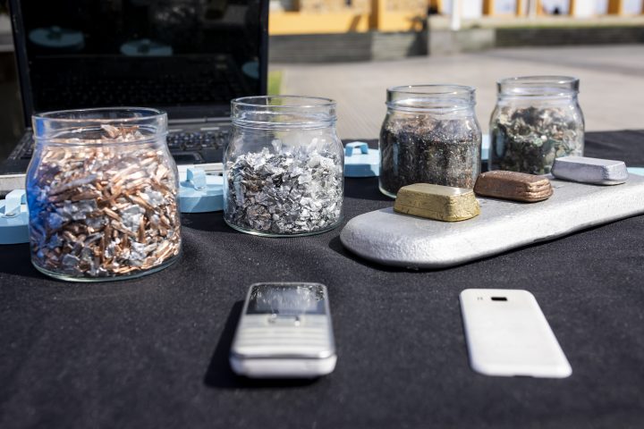 ¿Guardas celulares en un cajón? La 