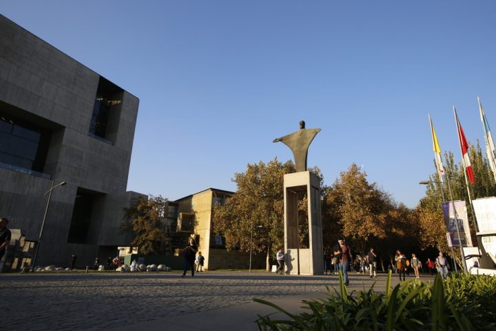 UC estrena el primer circuito de baños de bosque en un campus universitario de Chile