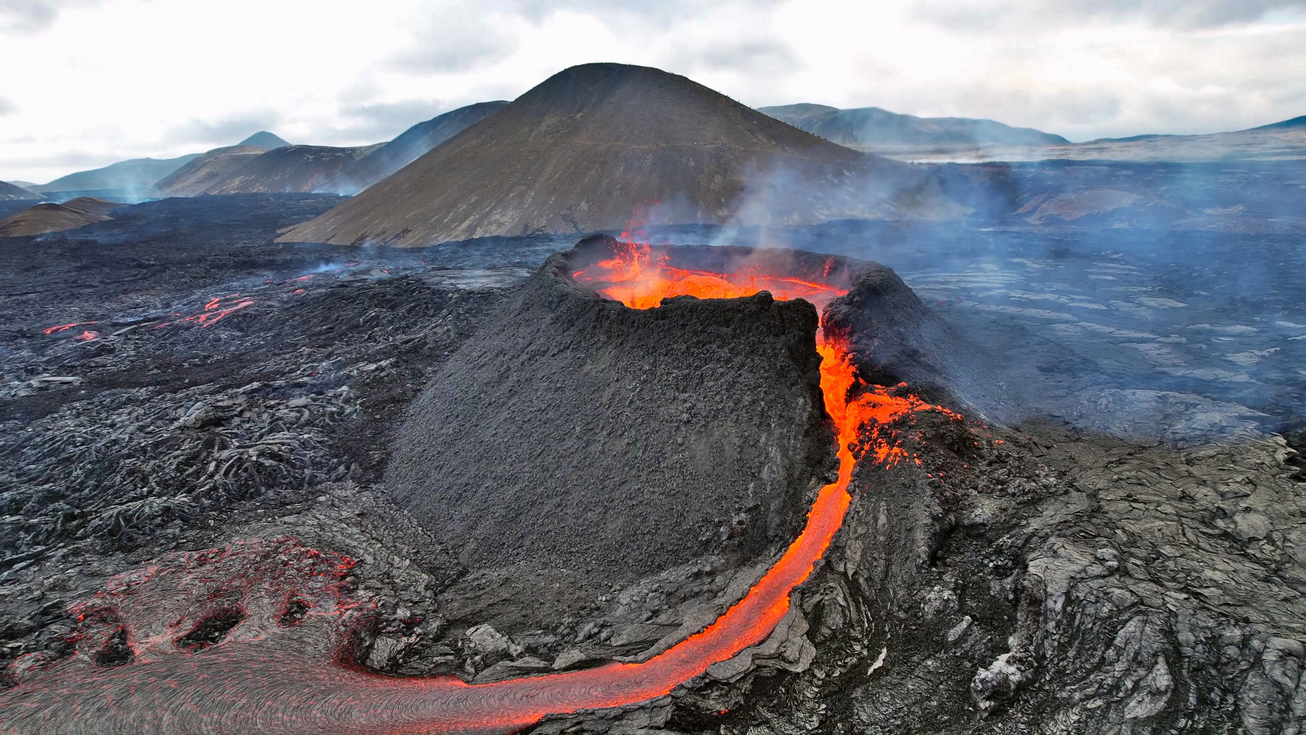 Tierra de Volcanes: ¿Qué rol juegan los volcanes en la formación de litio en los salares?