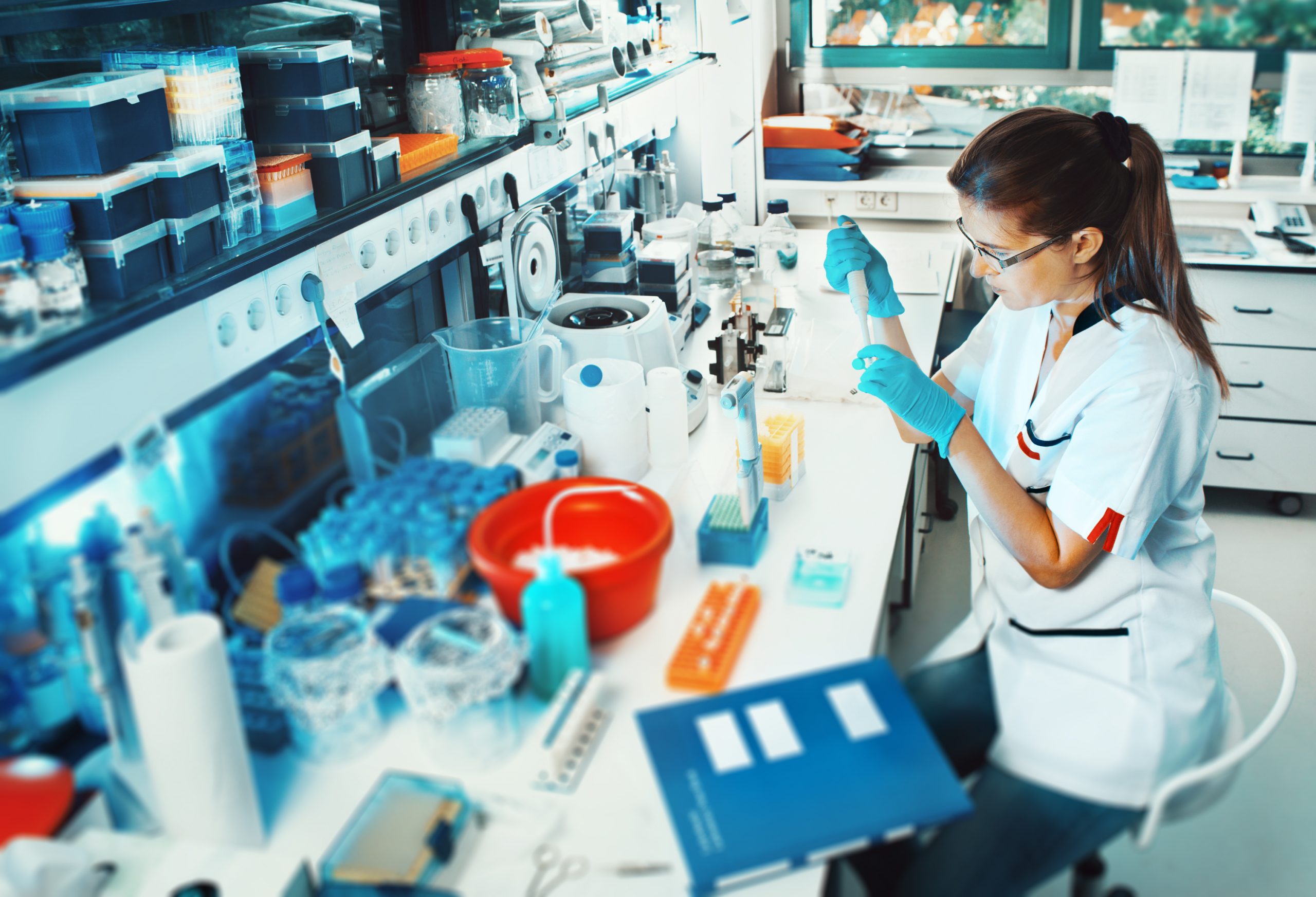 Premio InspiraTEC 2025: Buscan a las mujeres que lideran la ciencia y tecnología en Chile