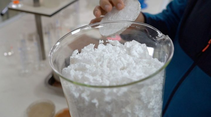 Científicos chilenos crean nuevo material de construcción con plumavit y conchas de ostión
