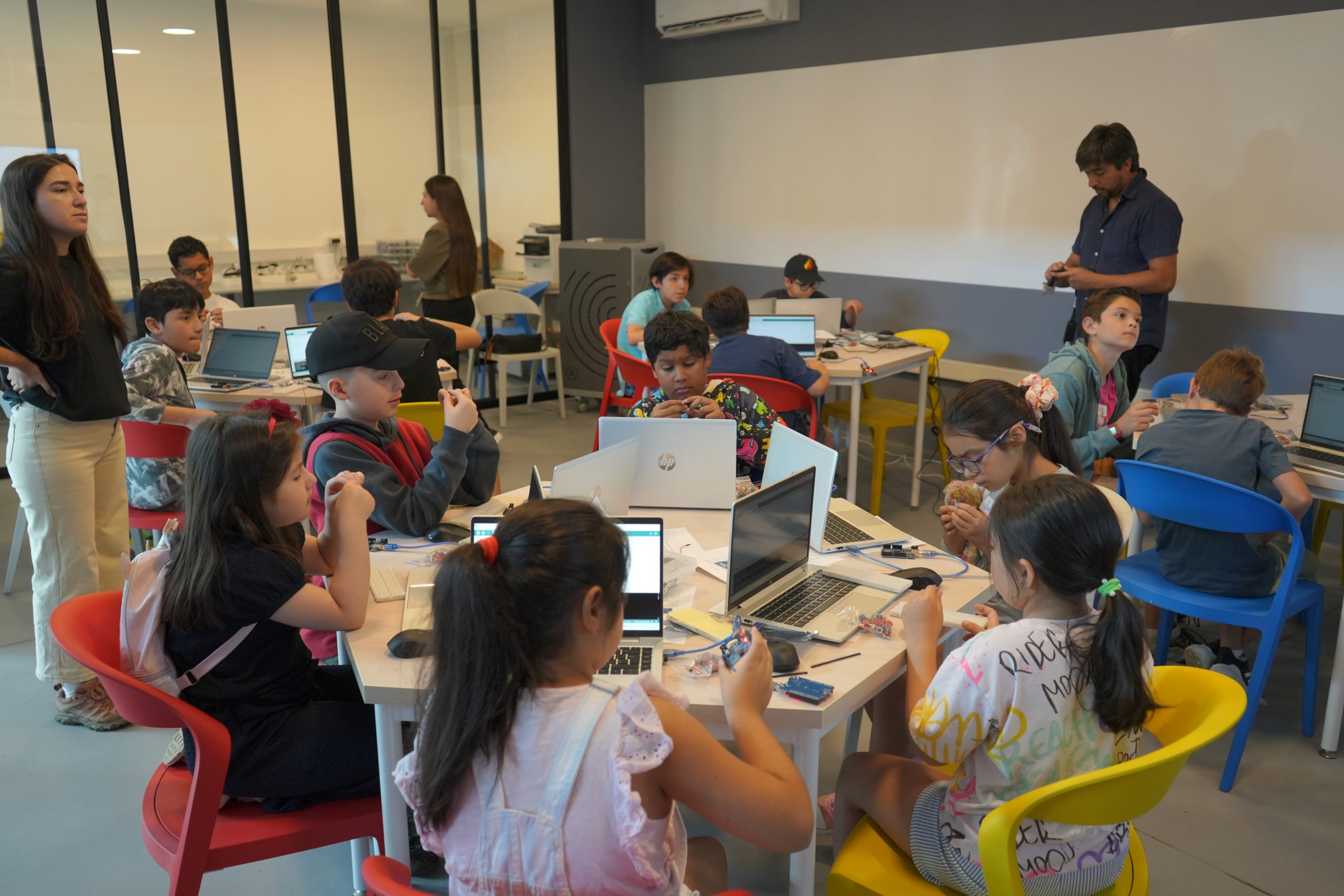 Universidad de Talca impulsa la ciencia en niños con talleres gratuitos para este invierno