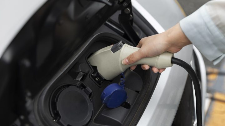 Académico chileno desarrolla innovadora propuesta para reutilizar baterías de electromovilidad