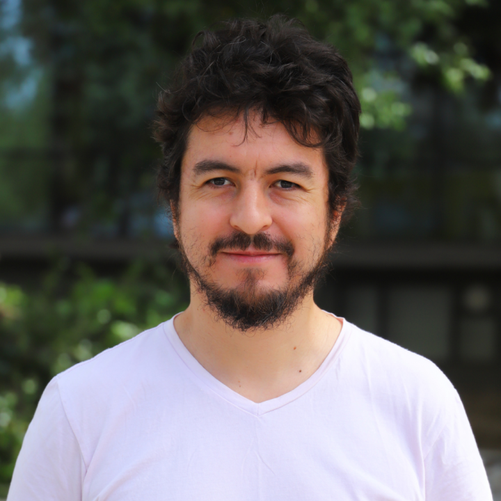 Dr. Claudio Burgos.