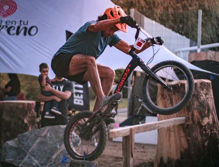 De los volcanes a la cima del mundo: Volcanólogo chileno busca un lugar en la élite del ciclismo Trial
