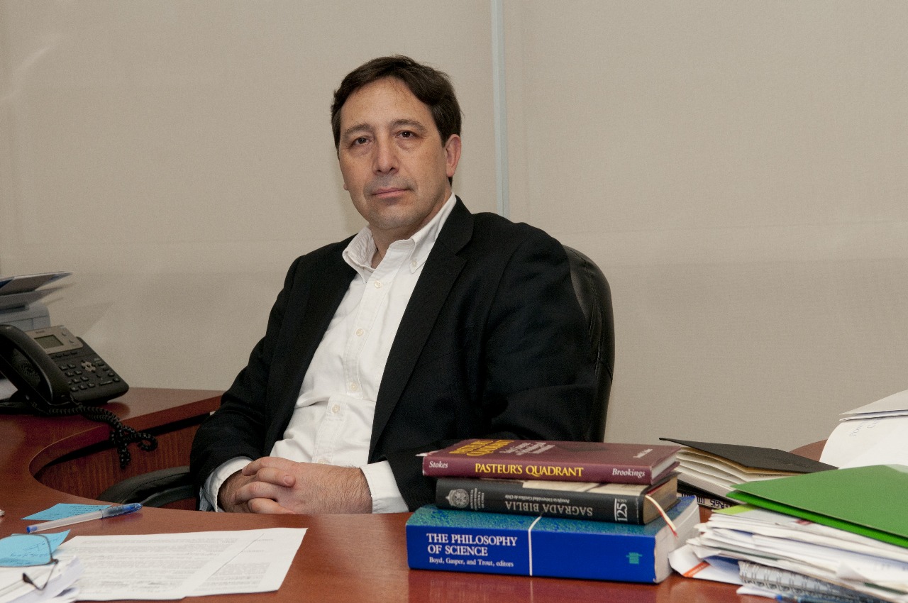 Investigador chileno Alexis Kalergis presidirá Comité de Educación de FOCIS