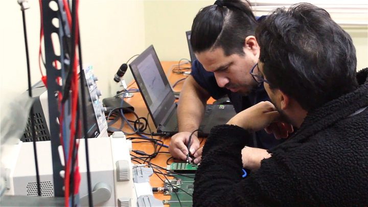 Desde Coquimbo al CERN: El laboratorio chileno que diseña tecnología para descifrar el universo