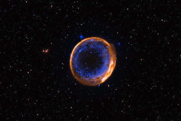 Astrónomos en Chile captan por primera vez la explosión de una estrella en dos actos