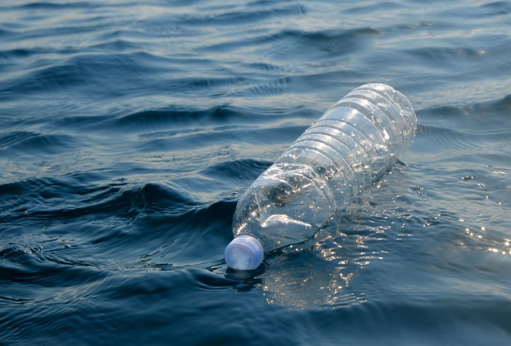 Coca-Cola, Aje y PepsiCo: Las principales fuentes de botellas plásticas en costas de Chile y Latinoamérica
