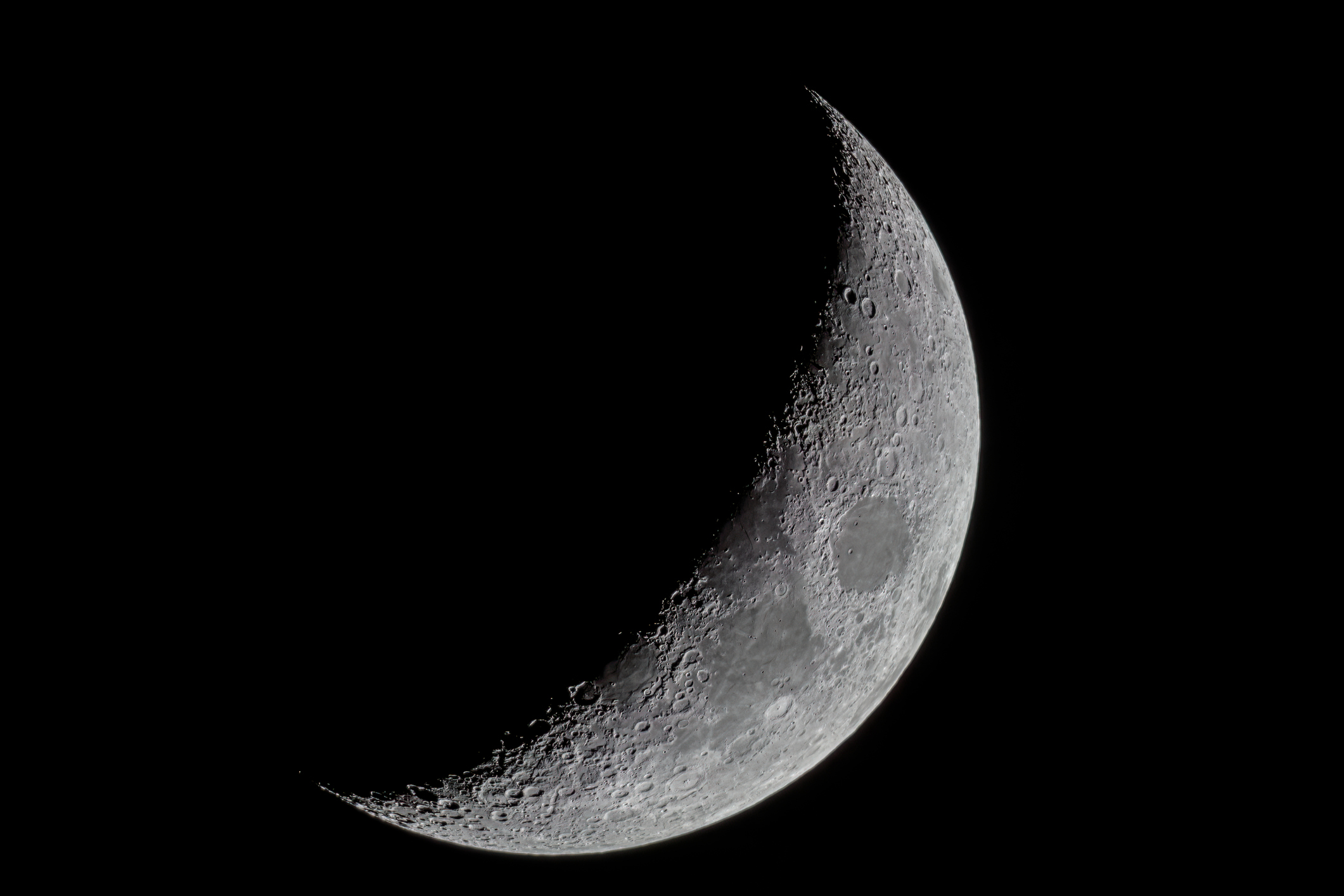 Muestras de la cara oculta de la Luna revelan secretos sobre su volcanismo y asimetría