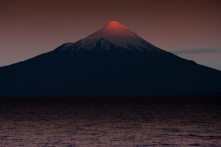 Tierra de Volcanes: Cómo funciona el monitoreo multiparamétrico de volcanes activos