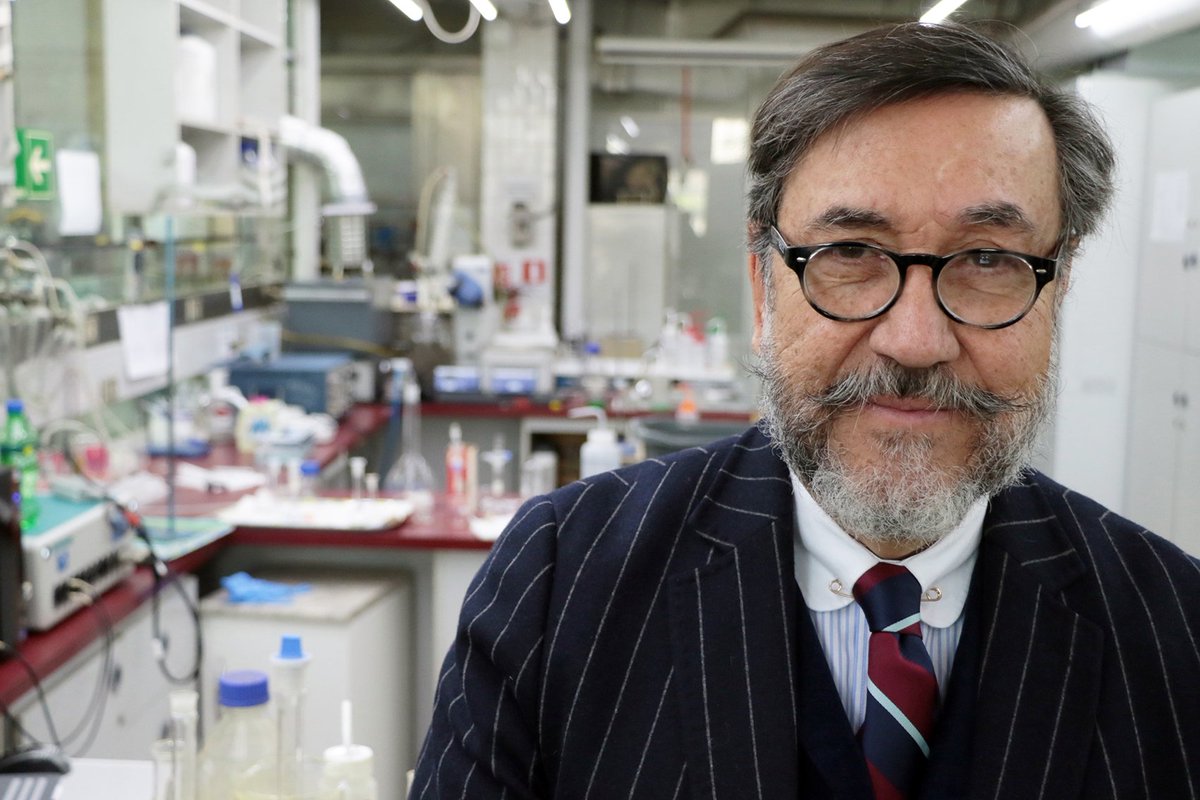 Premio Nacional de Ciencias recibe prestigioso galardón por su aporte a la energía limpia