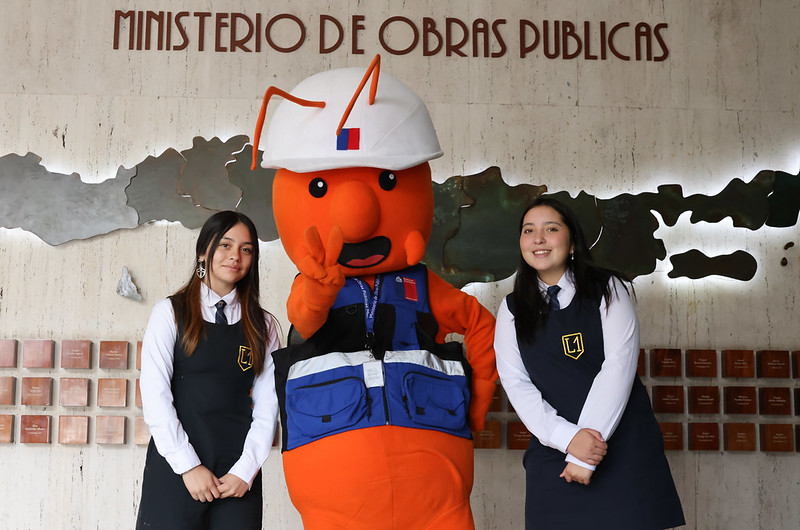 Estudiantes chilenas buscan ganar competencia en Suecia con bacteria antártica 