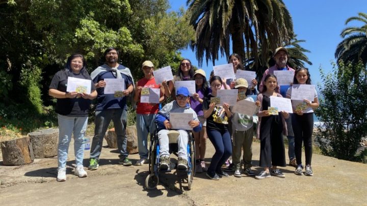 Escuela comunitaria une a vecinos del litoral central por la protección costera