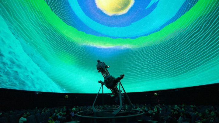 Planetario USACH se suma a la celebración del Día de la Niñez con talleres científicos gratuitos