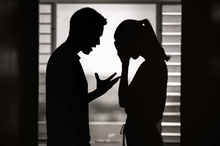 Estudio revela que acoso en la pareja eleva la probabilidad de infartos en mujeres