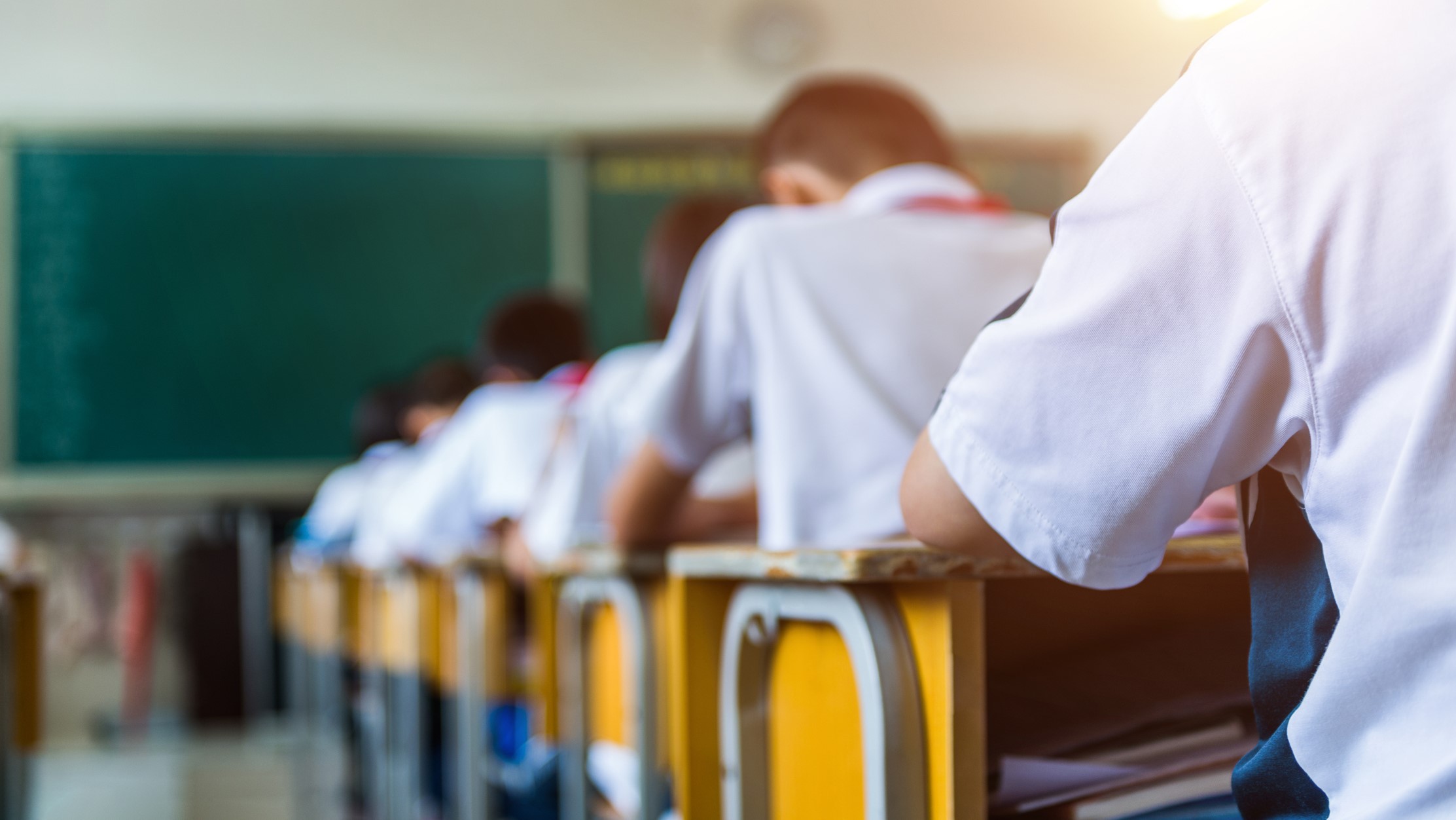 Estudio revela que docentes en Chile se sienten en desventaja ante la implementación de la IA