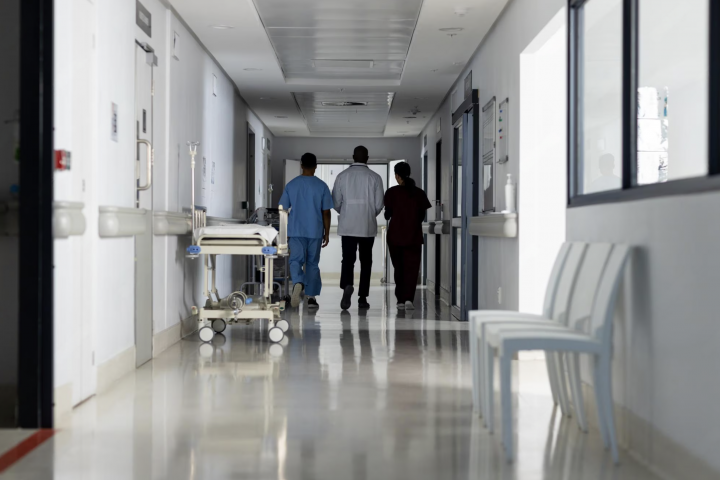 Científicos chilenos trabajan en terapia con péptidos para combatir bacterias resistentes
