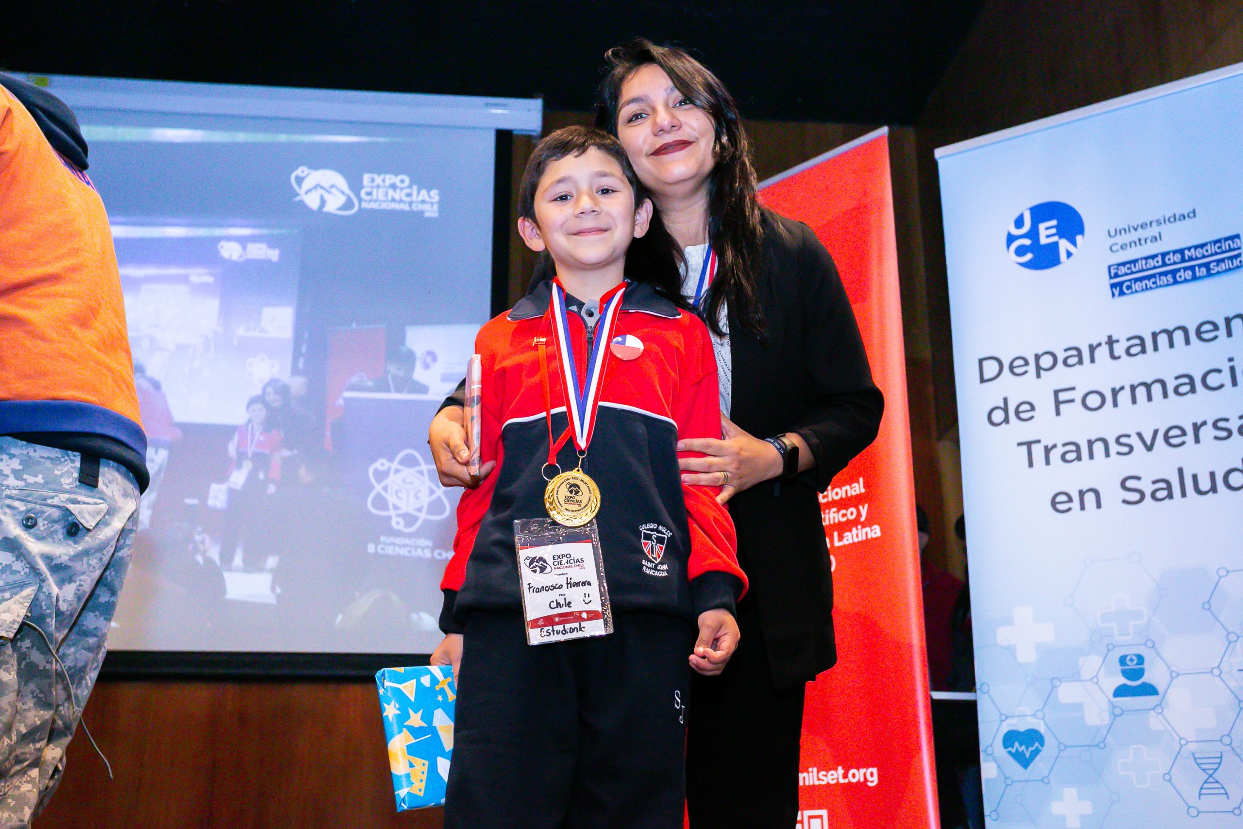 Estudiante de 11 años representará a Chile en Feria Científica Mundial en Abu Dhabi