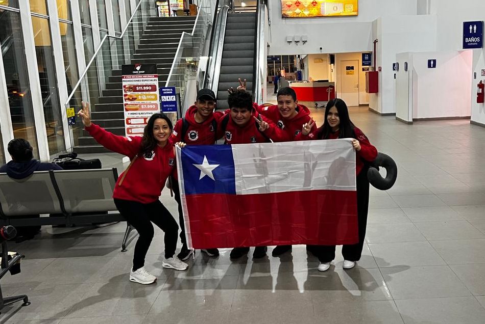 Estudiantes de Antofagasta llevan la ciencia chilena a feria científica en Abu Dhabi