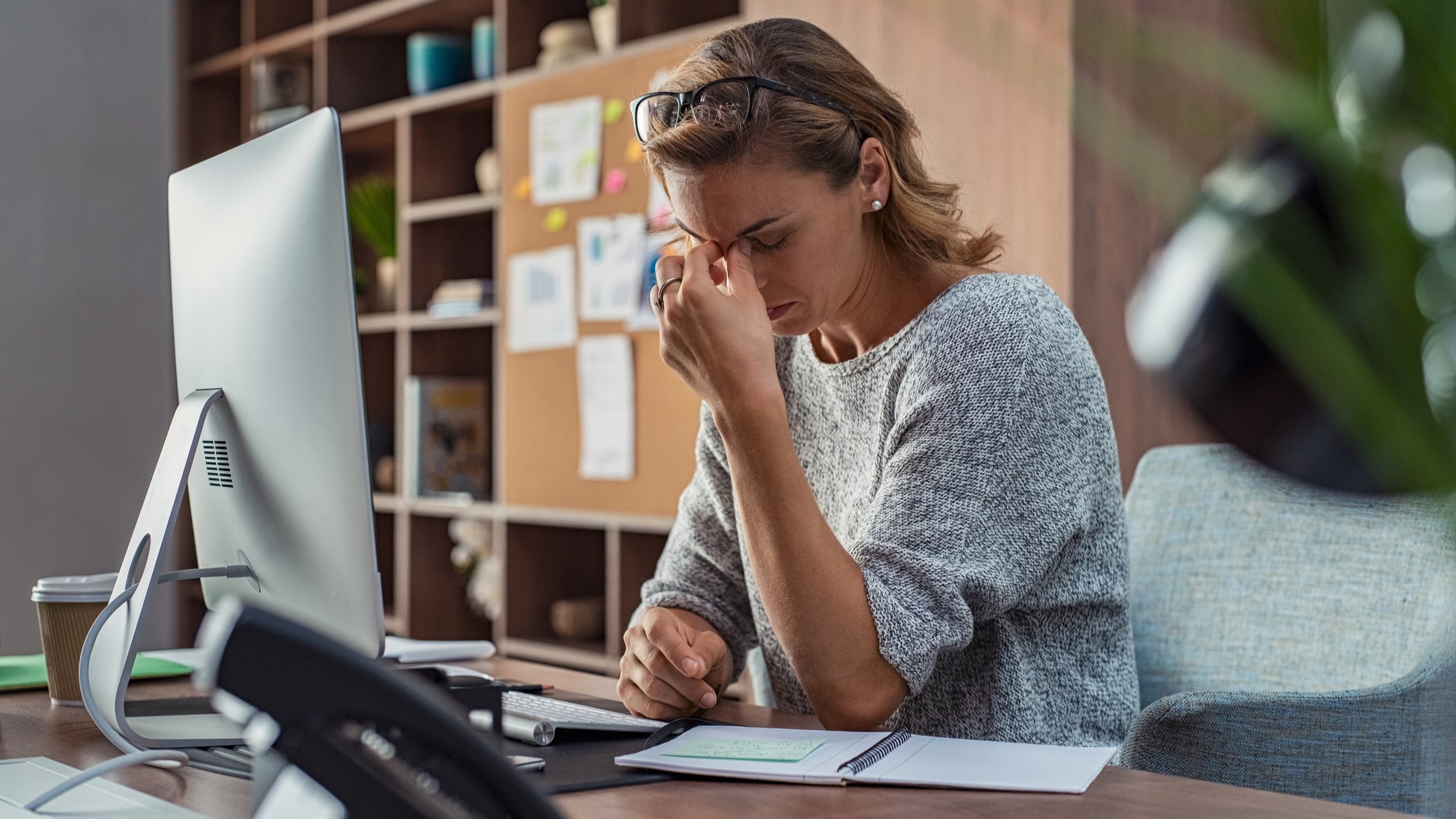 Estrés y sueño: El 60% de los trabajadores chilenos duerme menos de 7 horas