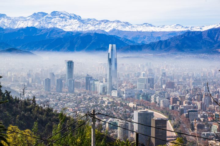 Mejora la calidad del aire en Santiago: Disminuye un 66% la contaminación en una década