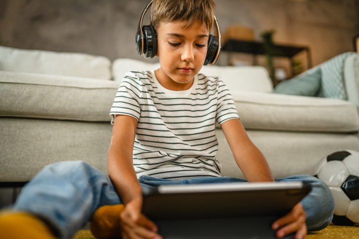 Especialista advierte cómo impactan las pantallas en el desarrollo infantil