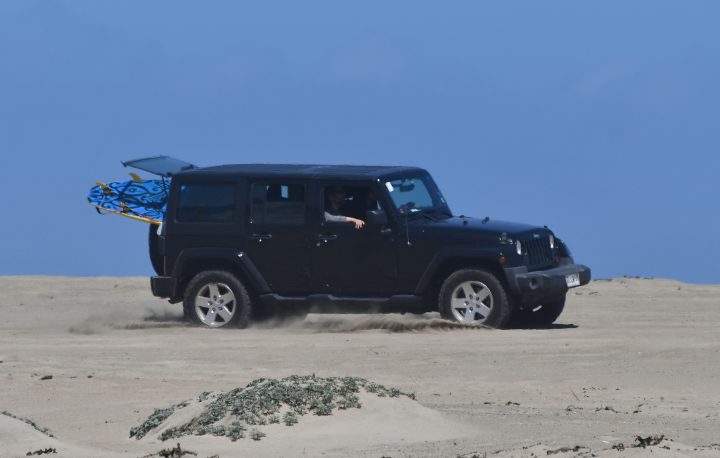 Avanza proyecto de ley que prohíbe el ingreso de vehículos en playas y dunas