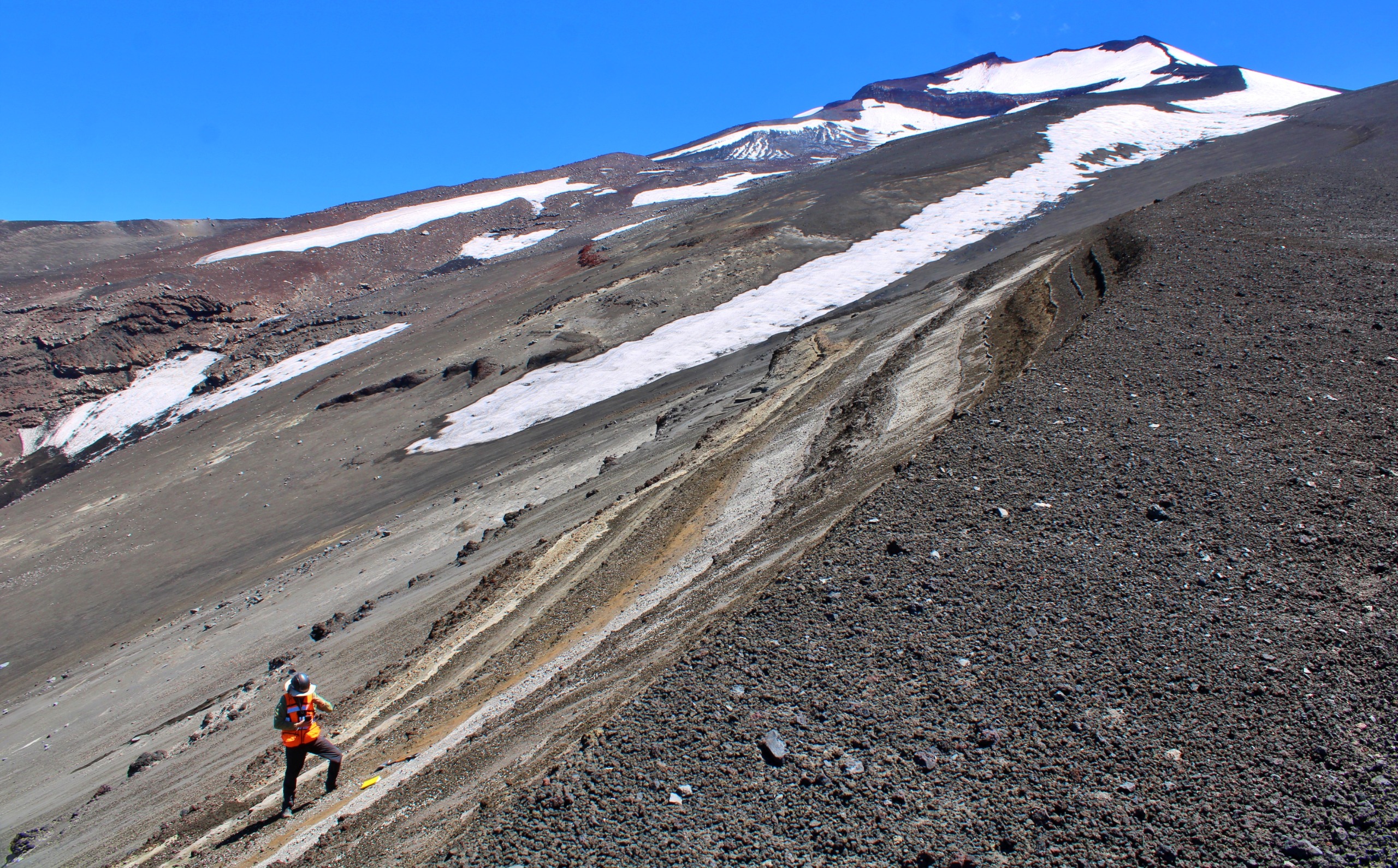 Estudio internacional analiza actividad del Volcán Lonquimay durante los últimos 5.500 años